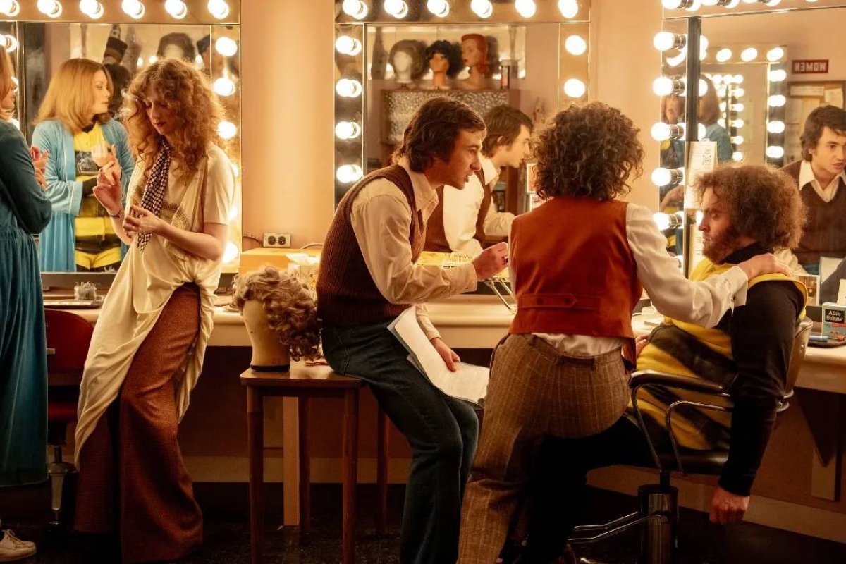 <p>Guía de Ocio: Dos exposiciones y la película del mitíco primer programa Saturday Night Live</p>