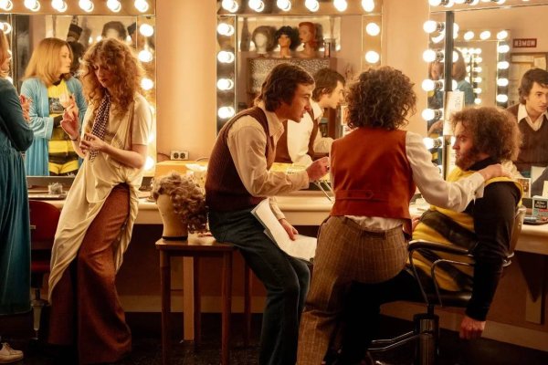 <p>Guía de Ocio: Dos exposiciones y la película del mitíco primer programa Saturday Night Live</p>