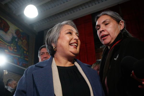 <p>AHORA EN DF | Así celebra el comando de Jeannette Jara su triunfo en las primarias</p>
