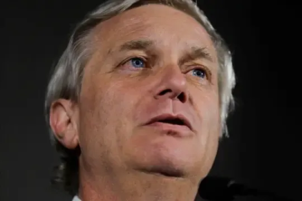 <p>Kast fustiga duramente a candidata oficialista y le atribuye a Chile Vamos la responsabilidad de resaltar su figura</p>