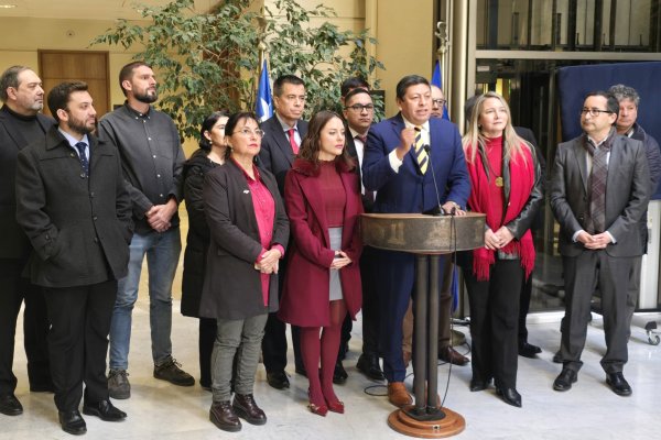 <p>Diputados oficialistas presionan al Gobierno para que desista del acuerdo entre Codelco y SQM y llame a licitación</p>