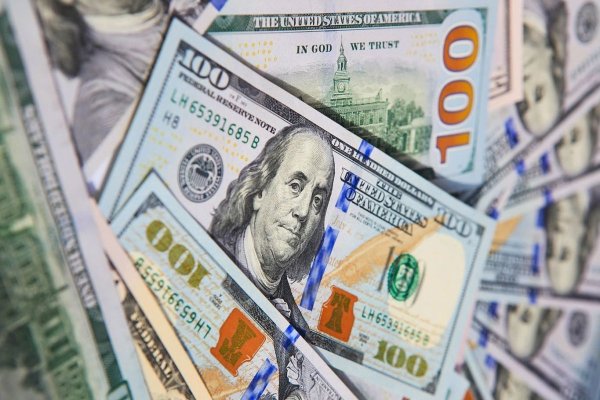 <p>Dólar profundiza caída por debajo de $ 930 mientras el cobre Comex busca nuevos máximos históricos</p>
