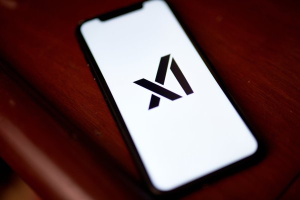 Startup de IA de Elon Musk levanta US$ 5 mil millones en deuda