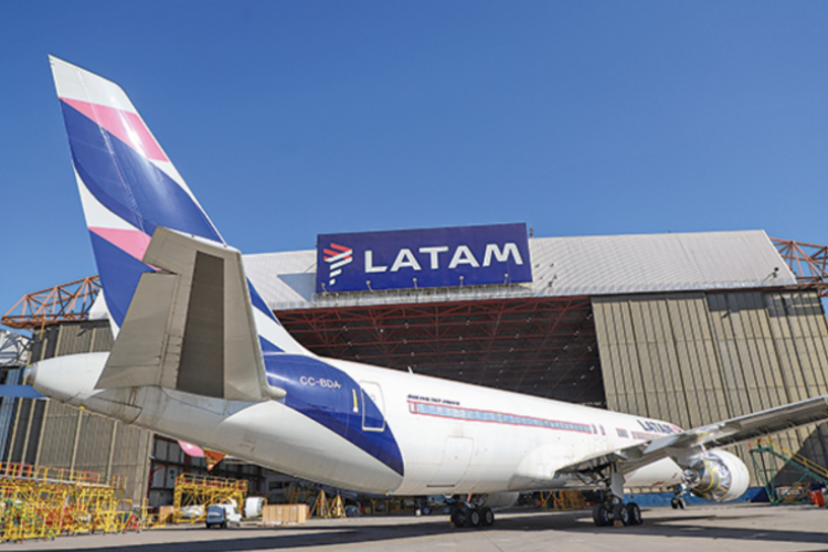 <p>Latam invertirá US$ 60 millones para implementar WiFi en vuelos largos y cerrará 2025 con el 100% de su flota de pasillo único conectada</p>