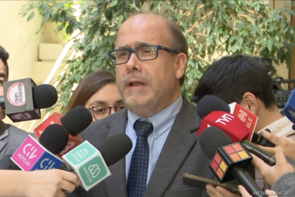 <p>Ahora en DF | Undurraga afirma que "la gran mayoría del pueblo de la DC no está ni con Jara ni con Matthei"</p>