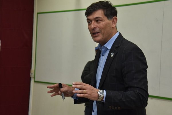 Contribuciones: Parisi (PDG) entra al debate y propone que cada municipios decida qué hacer en esta materia