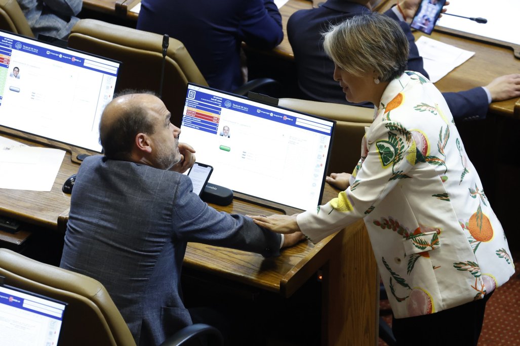 Apoyar a la candidata comunista o desaparecer: la encrucijada definitiva que tensa a la Democracia Cristiana