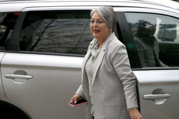<p>Jara entra al debate por las contribuciones: “Seamos serios… no puede haber una disminución sin una compensación”</p>