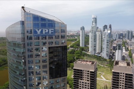 En medio del polémico juicio, YPF promete algo "inédito" para sus accionistas: dividendos