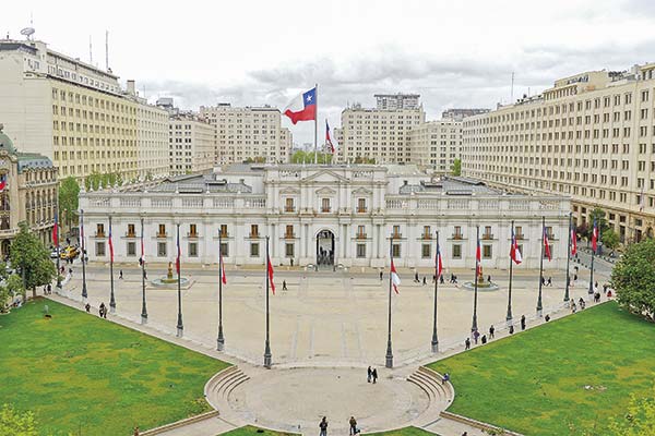 <p>Mayoría de Panel UC apoya que empleo público converja a un estatus laboral similar al del sector privado</p>
