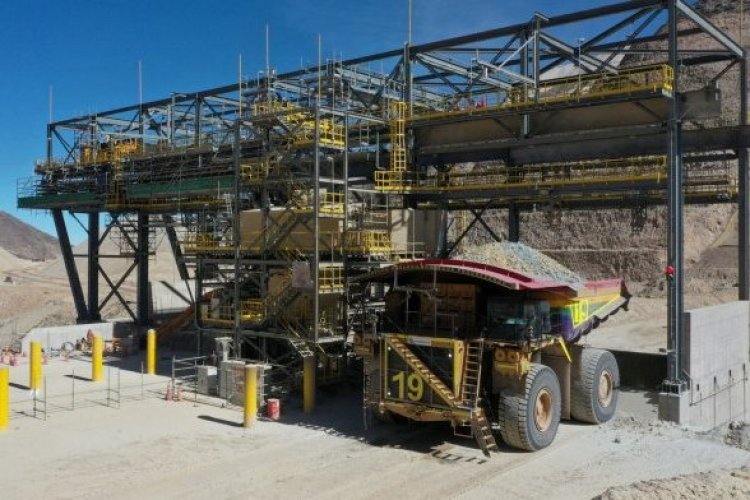 <p>Perú expulsa a la mayoría de los mineros informales del esquema de permisos, en medio de lucha contra ilegales</p>