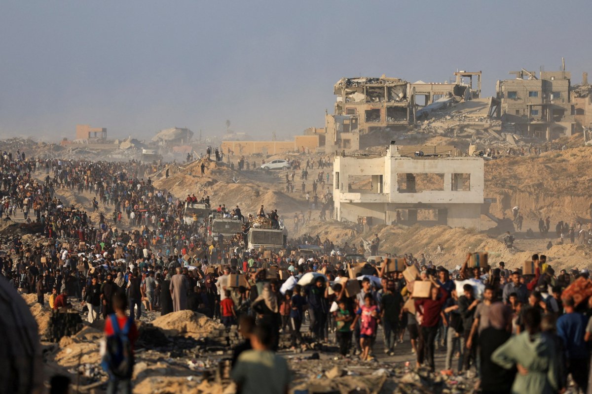 <p>El frustrado plan que realizó la consultora BCG para "relocalizar" a medio millón de palestinos de Gaza: un modelo incluía paquete a US$ 9 mil por persona</p>