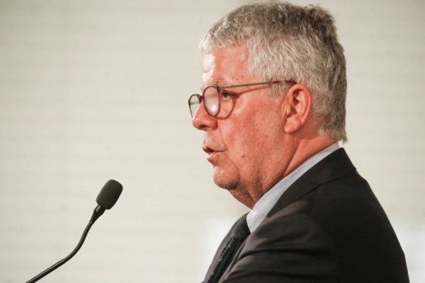 <p>Exministro Eyzaguirre: “Voy a votar por Jara, pero voy a contribuir a que el programa nos dé sostenibilidad y gobernabilidad como país”</p>