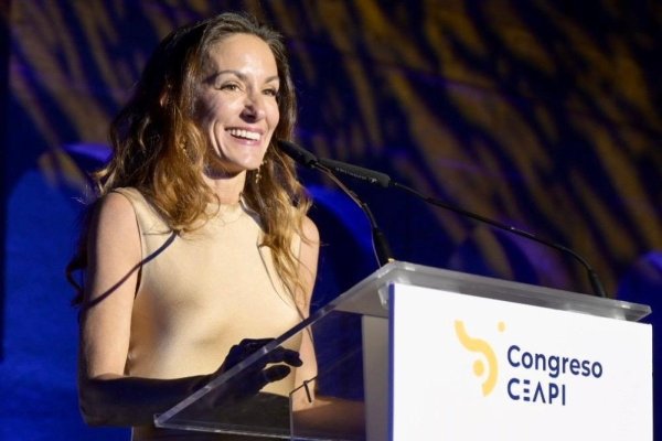 <p>El encuentro en Sevilla que cruzó a Paola Luksic, Francisca Ponce y Telma Ortiz</p>