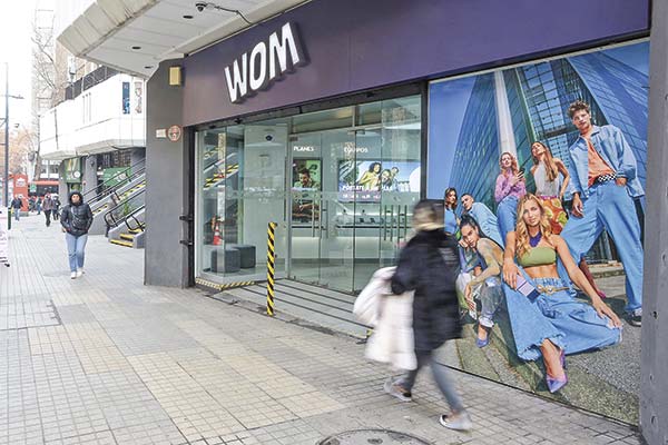 <p>WOM y Subtel continúan negociando por 5G pero empresa arriesga caducidad de concesión y posible cobro íntegro de garantías</p>