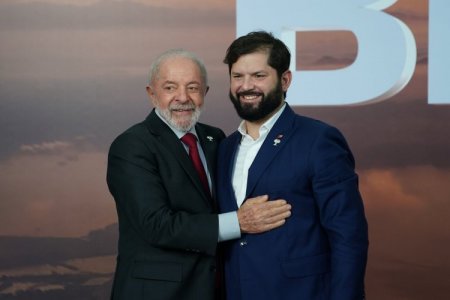 Boric llega a Brasil al foro de los BRICS en medio de críticas de la oposición chilena