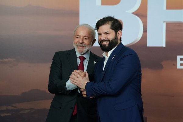<p>Boric llega a Brasil al foro de los BRICS en medio de críticas de la oposición</p>