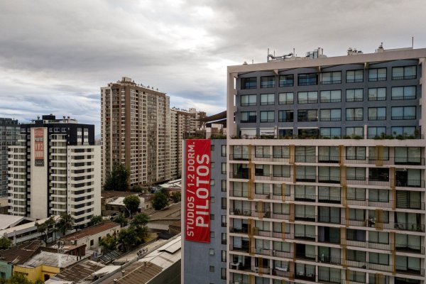 Permisos de edificación en la Región Metropolitana: repunte en departamentos, desplome en casas