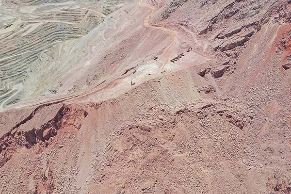 <p>Histórico ejecutivo de Codelco sale de la gerencia general de El Salvador en medio de retraso de Rajo Inca</p>