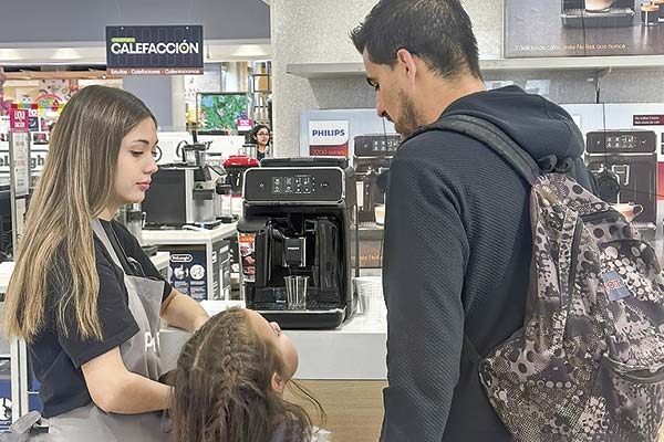 <p>Philips busca triplicar negocio en Chile a 2027 con foco en venta de airfryers y cafeteras</p>