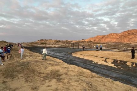 Derrame de Petroperú en la planta de Talara impacta al turismo y ocasiona suspensión de clases escolares