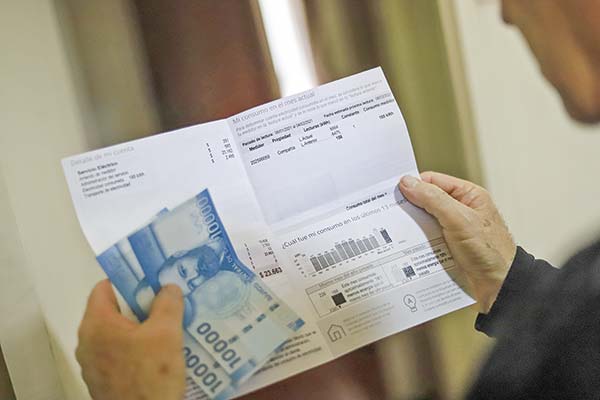 <p>Diputados presentan reforma que le otorga al Presidente la facultad de renegociar contratos con las eléctricas</p>