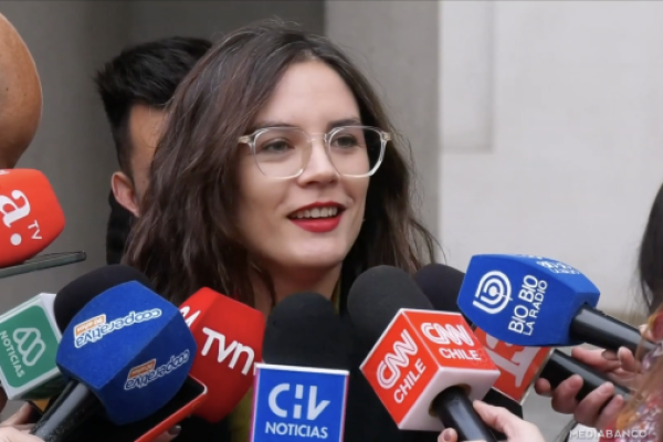 <p>Ahora en DF | Ministra Vallejo regresa a La Moneda y descarta unirse a comando de Jeannette Jara: “No me voy a ninguna parte”</p>