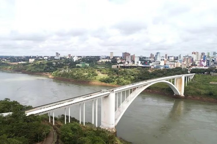 <p>Brasil, Argentina y Paraguay crearán base antiterrorista en triple frontera y tendrán apoyo del FBI</p>