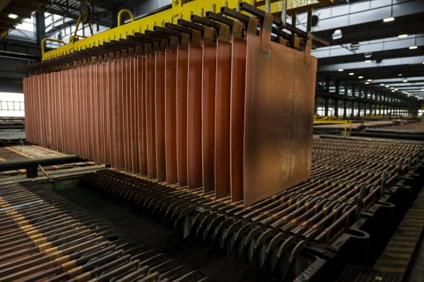 <p>Arancel de Trump de 50% a importaciones de cobre incluiría al metal refinado, que constituye el grueso de la producción de Chile</p>