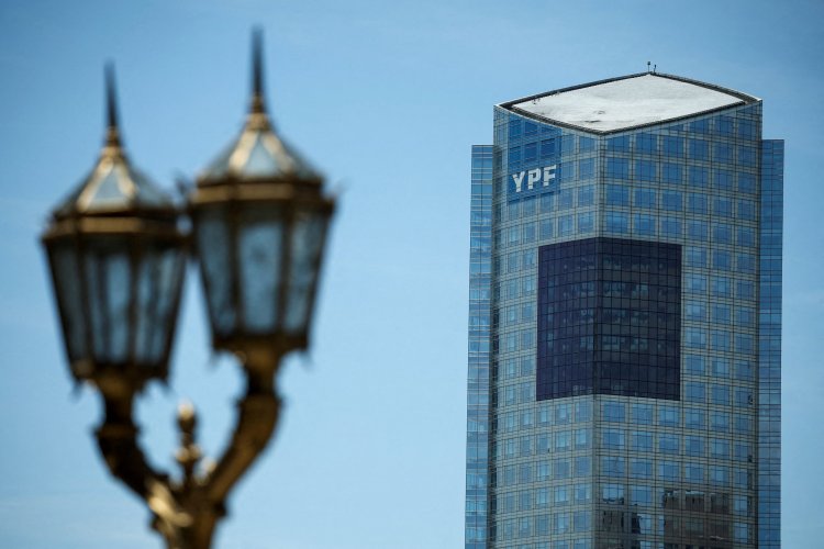 <p>Día oscuro para Argentina: jueza estadounidense rechaza solicitud del gobierno para suspender orden de devolver 51% de YPF</p>