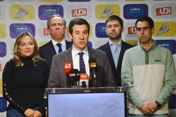 <p>La UDI y Matthei, en anuncios por separado, intentan superar al candidato republicano con propuestas de medidas contra el narcotráfico</p>
