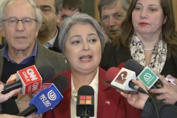 <p>Ahora en DF | Jara toma distancia de ser la continuidad de Boric en caso de llegar a La Moneda: "Yo quiero encabezar un nuevo gobierno"</p>