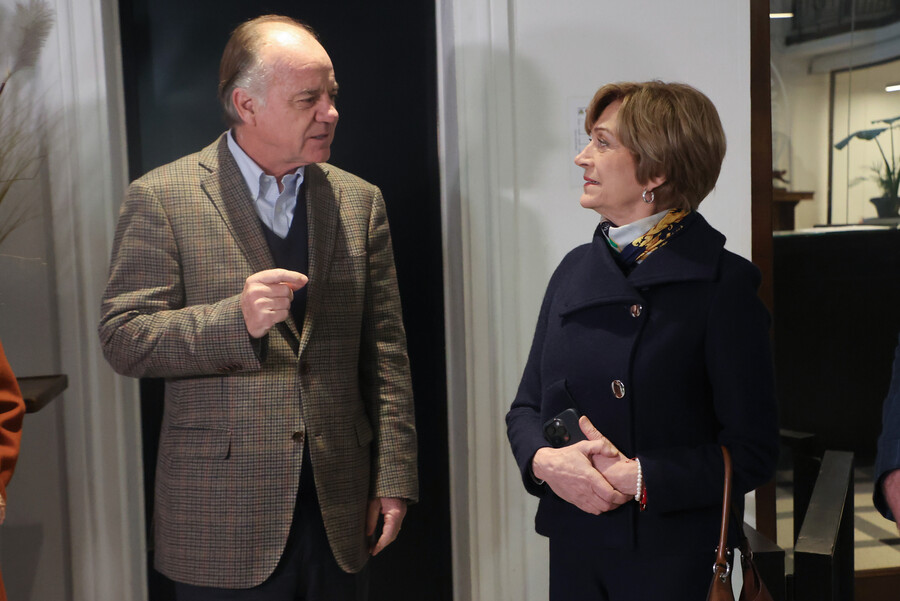 <p>Antonio Walker, presidente de la SNA, junto a la candidata Matthei.</p>