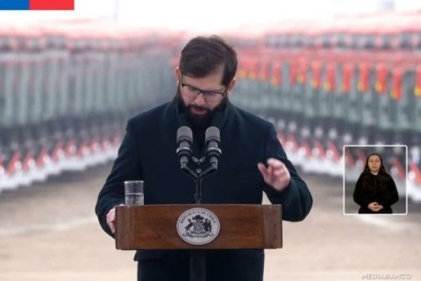 <p>Ahora en DF | Boric encabeza puesta en marcha de más de 300 buses eléctricos para el Gran Santiago</p>