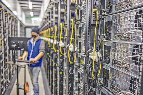 <p>Radiografía al mercado de data centers: la expansión del sector se concentra en la zona norte de Santiago</p>