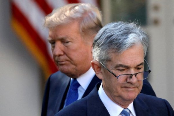 <p>Trump asegura que no planea despedir al presidente de la Fed, Jerome Powell</p>