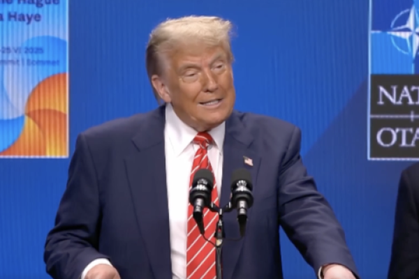 <p>Ahora en DF | Trump advirtió que podría aplicar aranceles del 10% al 15% a más de 150 países</p>