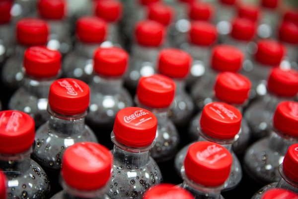 <p>Trump anuncia un dulce cambio en Coca-Cola: volverá a usar azúcar de caña en su fabricación en EEUU en vez de jarabe de maíz</p>