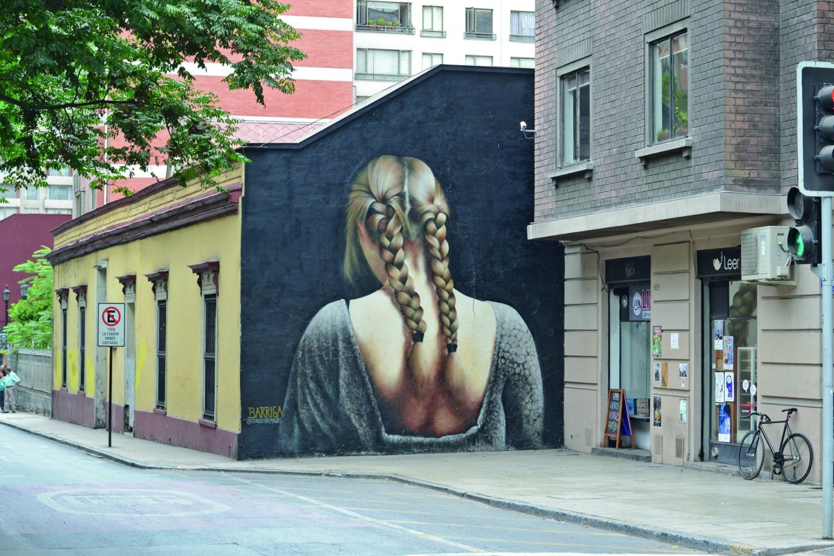 <p>De la calle a la casa: Cuando el arte público cruza la puerta</p>