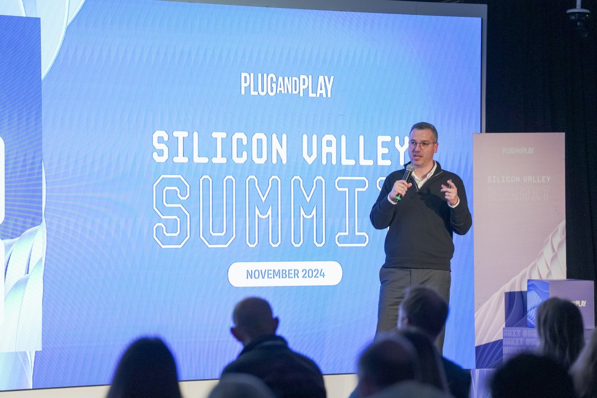 <p>El abogado chileno que invierte en más de 300 startups desde San Francisco y acaba de cerrar fondo de US$ 50 millones</p>