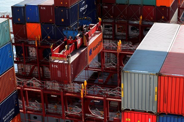 <p>Unión Europea se prepara para adoptar un plan de represalias a medida que se endurece la postura comercial de EEUU</p>