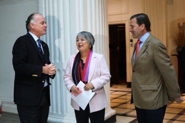 <p>Jara apuesta por reunión con Landerretche: “Voy a ver si es posible que podamos conversar los próximos días y a lo mejor me puede escuchar”</p>