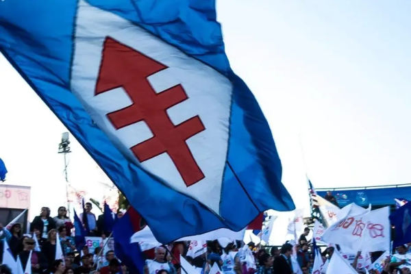 <p>Sube la tensión en la DC: Undurraga amenaza con renunciar si la junta apoya a Jara y senador Flores lo acusa de convertir la cita en un “plebiscito”</p>