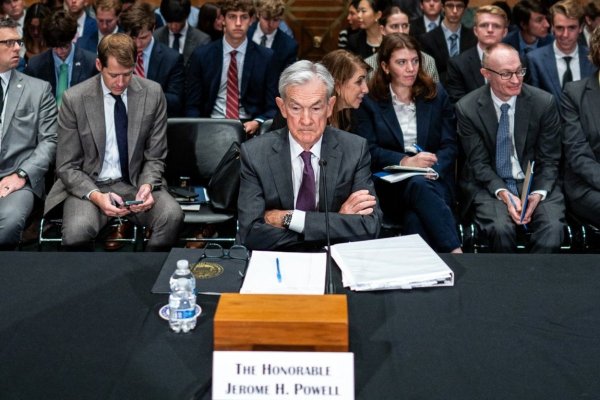 <p>Legisladora en EEUU pide al Departamento de Justicia que acuse al presidente de la Fed de mentir bajo juramento ante un comité del Congreso</p>