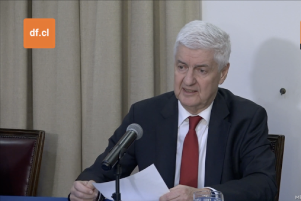 <p>Ahora en DF | Javier Etcheberry deja el SII y reconoce errores en caso contribuciones: “Yo no quería irme”</p>