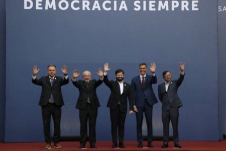 Presidente de Chile abre Cumbre del Progresismo con un llamado a fortalecer la democracia