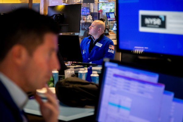 <p>Encuesta de BofA: gestores de fondos de inversión se vuelcan por el mercado accionario chileno</p>