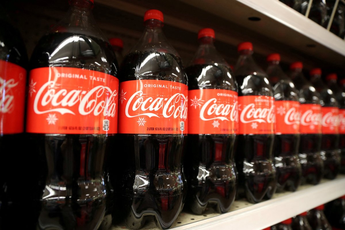 <p>Coca-Cola confirma que pronto lanzará una nueva bebida elaborada con azúcar de caña estadounidense, tal como lo adelantó Trump</p>