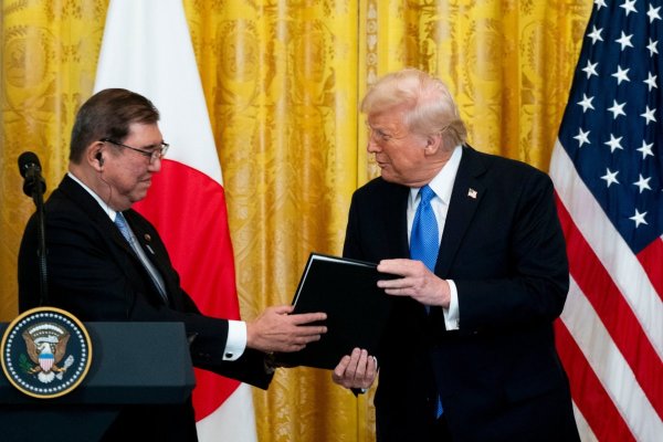 <p>Trump anuncia que alcanzó un acuerdo comercial con Japón que incluye un arancel de 15% a las importaciones</p>
