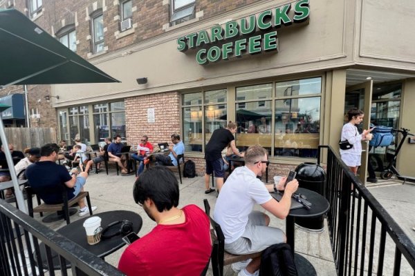 <p>Acción de mexicana, dueña de Starbucks, se dispara tras alza de más de 550% en su ganancia neta</p>